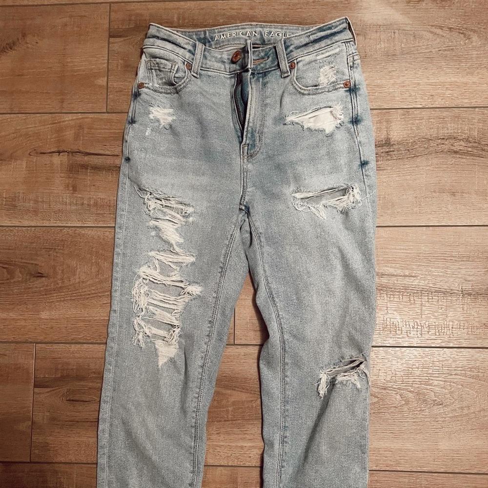 Light Washed Ripped American Eagle Jeans
